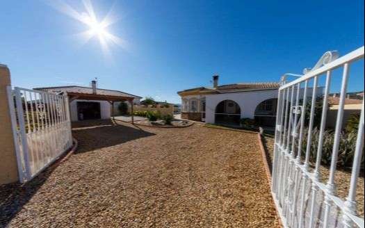 VILLA IN LLANOS DEL PERAL