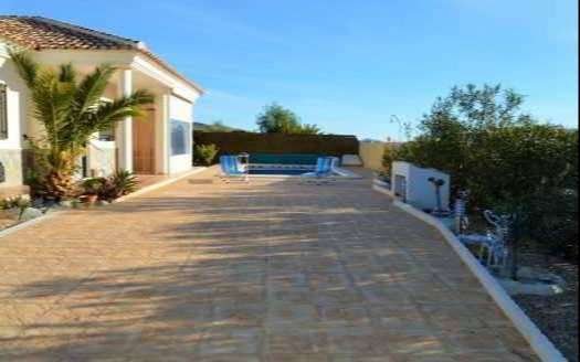 VILLA IN ARBOLEAS AREA