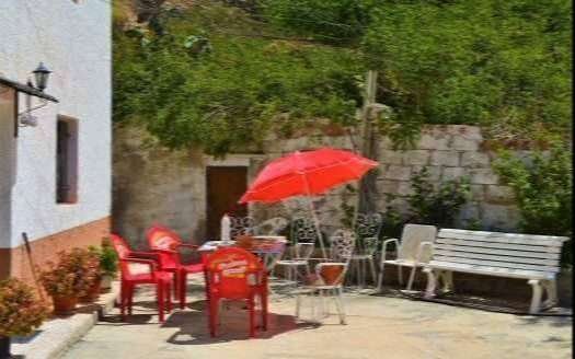 COUNTRY HOUSE IN CANTORIA AREA