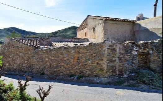 COUNTRY HOUSE TO BE REFORMED IN LUBRIN AREA