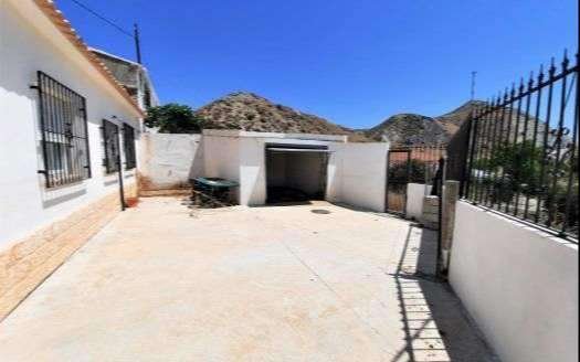 HOUSE IN ARBOLEAS AREA