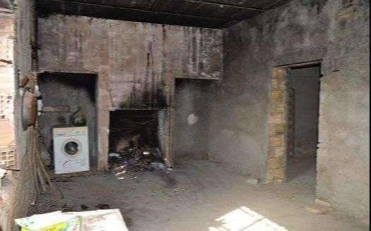 HOUSE TO BE REFORMED IN HUÉRCAL-OVERA OUTSKIRTS