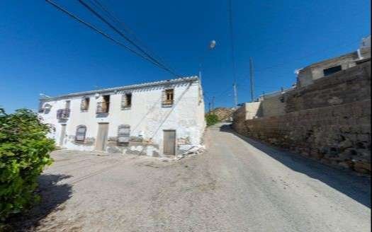 COUNTRY HOUSE TO BE REFORMED IN HUERCAL-OVERA AREA