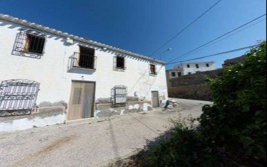 COUNTRY HOUSE TO BE REFORMED IN HUERCAL-OVERA AREA