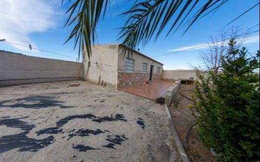 COUNTRY HOUSE + WAREHOUSE IN HUÉRCAL-OVERA AREA
