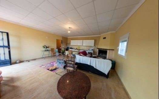COUNTRY HOUSE + WAREHOUSE IN HUÉRCAL-OVERA AREA