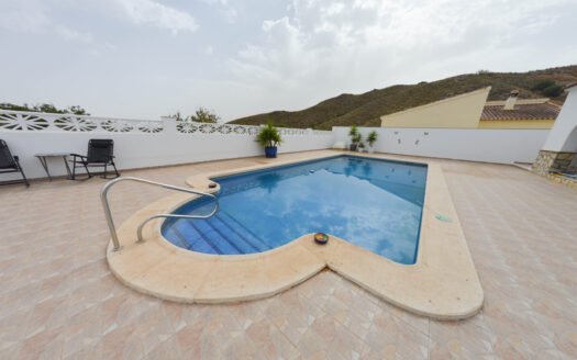 VILLA IN ARBOLEAS AREA