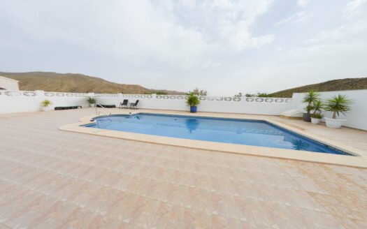 VILLA IN ARBOLEAS AREA