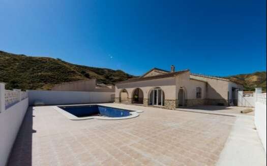 VILLA IN ARBOLEAS AREA