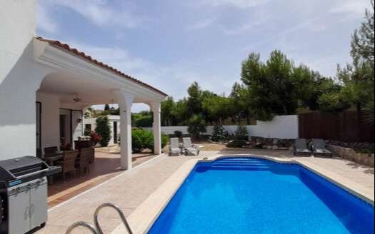 VILLA IN ARBOLEAS AREA