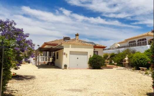 VILLA IN ARBOLEAS AREA