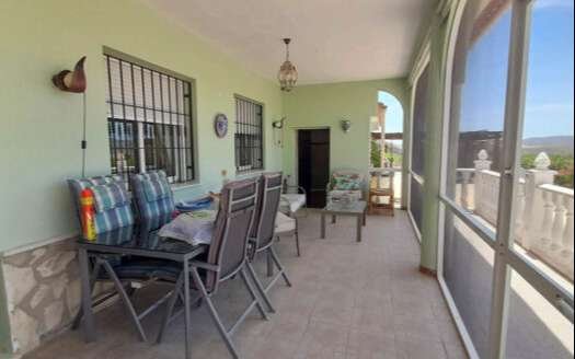 VILLA IN ARBOLEAS AREA