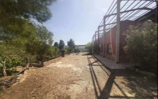 BAR AND HOUSE IN ARBOLEAS