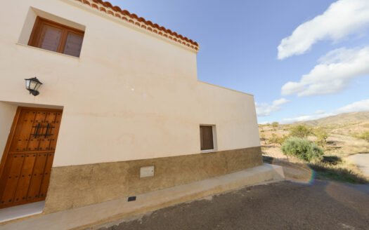 COUNTRY HOUSE IN ARBOLEAS AREA