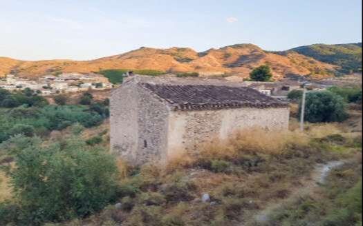 COUNTRY HOUSE TO BE REFORMED IN ARBOLEAS AREA