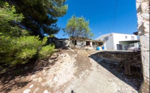 COUNTRY HOUSE TO BE REFORMED IN ARBOLEAS AREA