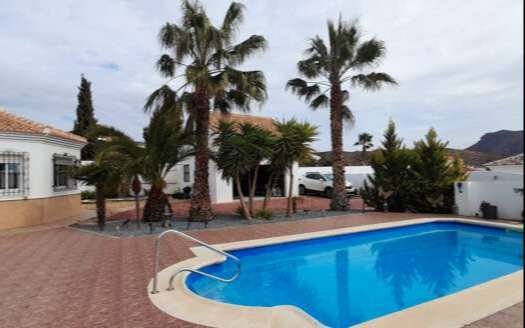 VILLA IN ARBOLEAS AREA