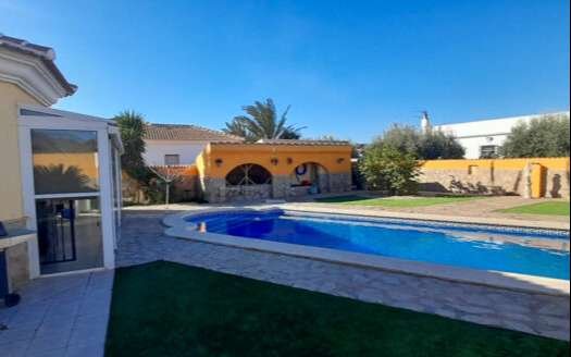 VILLA IN ARBOLEAS AREA