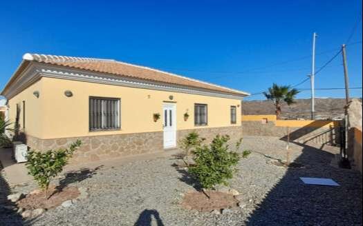 VILLA IN ARBOLEAS AREA