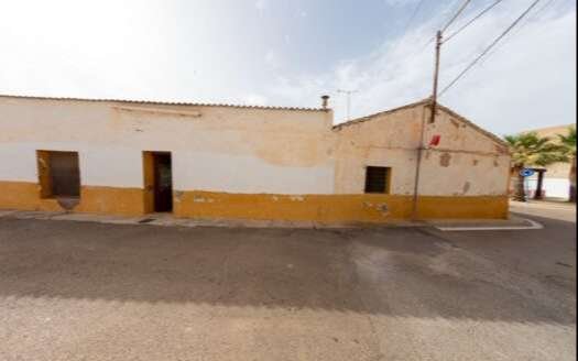 TOWNHOUSE TO BE REFORMED IN CUEVAS DEL ALMANZORA