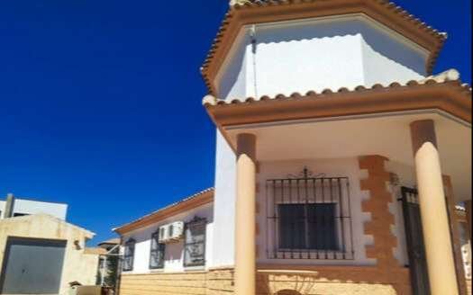 VILLA IN ARBOLEAS AREA