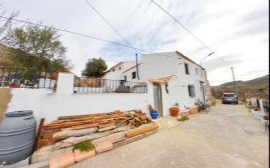 COUNTRY HOUSE IN CANTORIA AREA