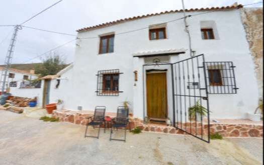 COUNTRY HOUSE IN CANTORIA AREA