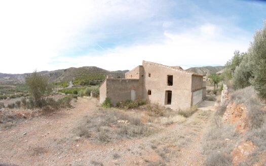 COUNTRY HOUSE FOR REFORM IN ARBOLEAS