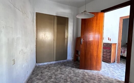 HOUSE IN CANTORIA AREA