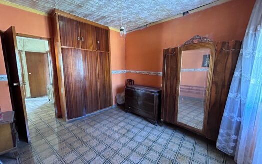 HOUSE IN CANTORIA AREA