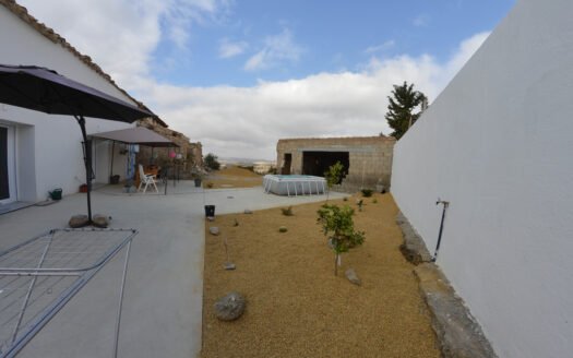 COUNTRYHOUSE IN HUÉRCAL OVERA AREA