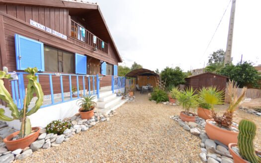 WOODEN HOUSE IN LOS CARASOLES