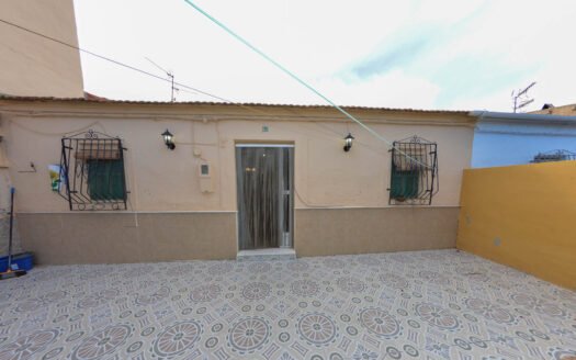 COUNTRY HOUSE ON THE OUTSKIRT OF HUERCAL-OVERA AREA