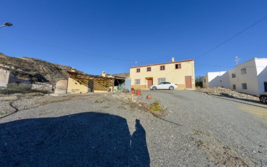 COUNTRY HOUSE IN HUERCAL-OVERA OUTSKIRTS