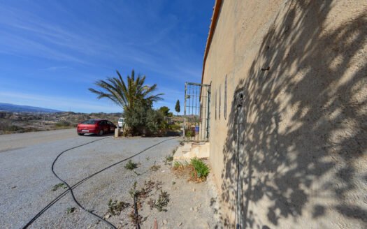 COUNTRY HOUSE TO BE REFORMED IN ZURGENA AREA