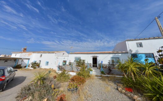 COUNTRY HOUSE IN HUÉRCAL-OVERA AREA