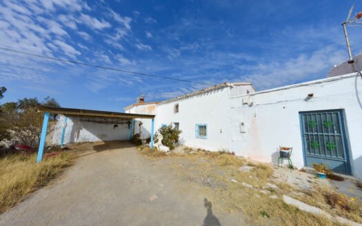 COUNTRY HOUSE IN HUÉRCAL-OVERA AREA