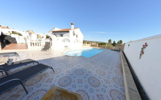 VILLA IN ARBOLEAS AREA
