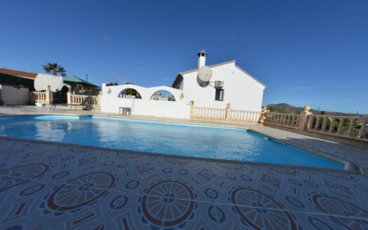 VILLA IN ARBOLEAS AREA