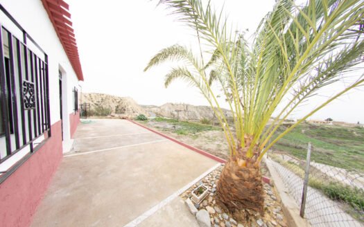 HOUSE IN HUÉRCAL-OVERA AREA