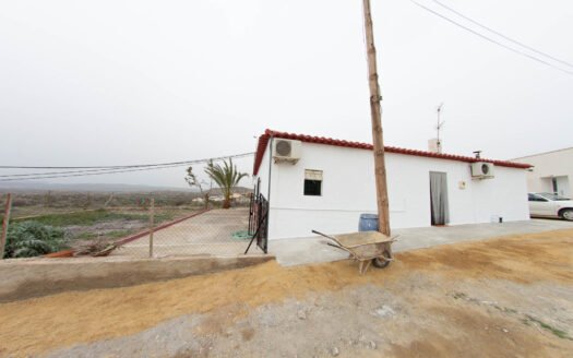 HOUSE IN HUÉRCAL-OVERA AREA