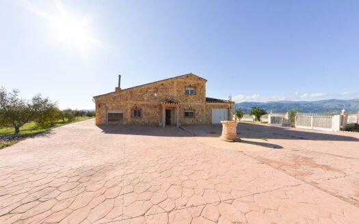 MAGNIFICENT COUNTRY VILLA IN OLULA DEL RÍO AREA