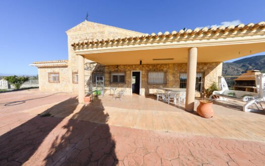 MAGNIFICENT COUNTRY VILLA IN OLULA DEL RÍO AREA