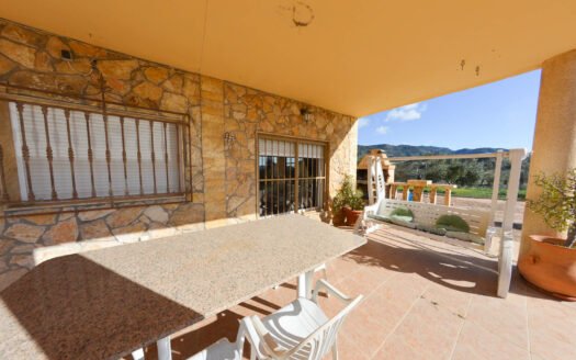 MAGNIFICENT COUNTRY VILLA IN OLULA DEL RÍO AREA