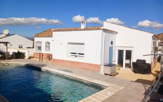 VILLA EN LOS CARRASCOS ARBOLEAS