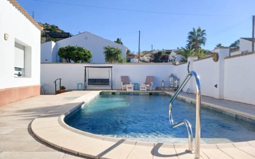 VILLA EN LOS CARRASCOS ARBOLEAS