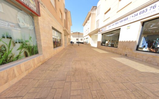 BUSINESS PREMISES EN HUÉRCAL-OVERA