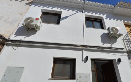 VILLAGE HOUSE IN CANTORIA