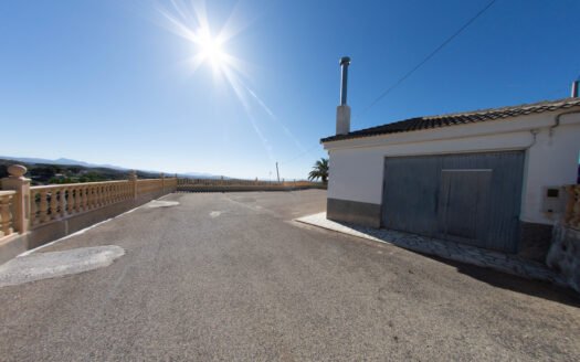 HOUSE IN TABERNO
