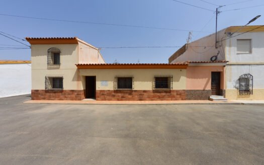 VILLAGE HOUSE IN HUÉRCAL-OVERA AREA